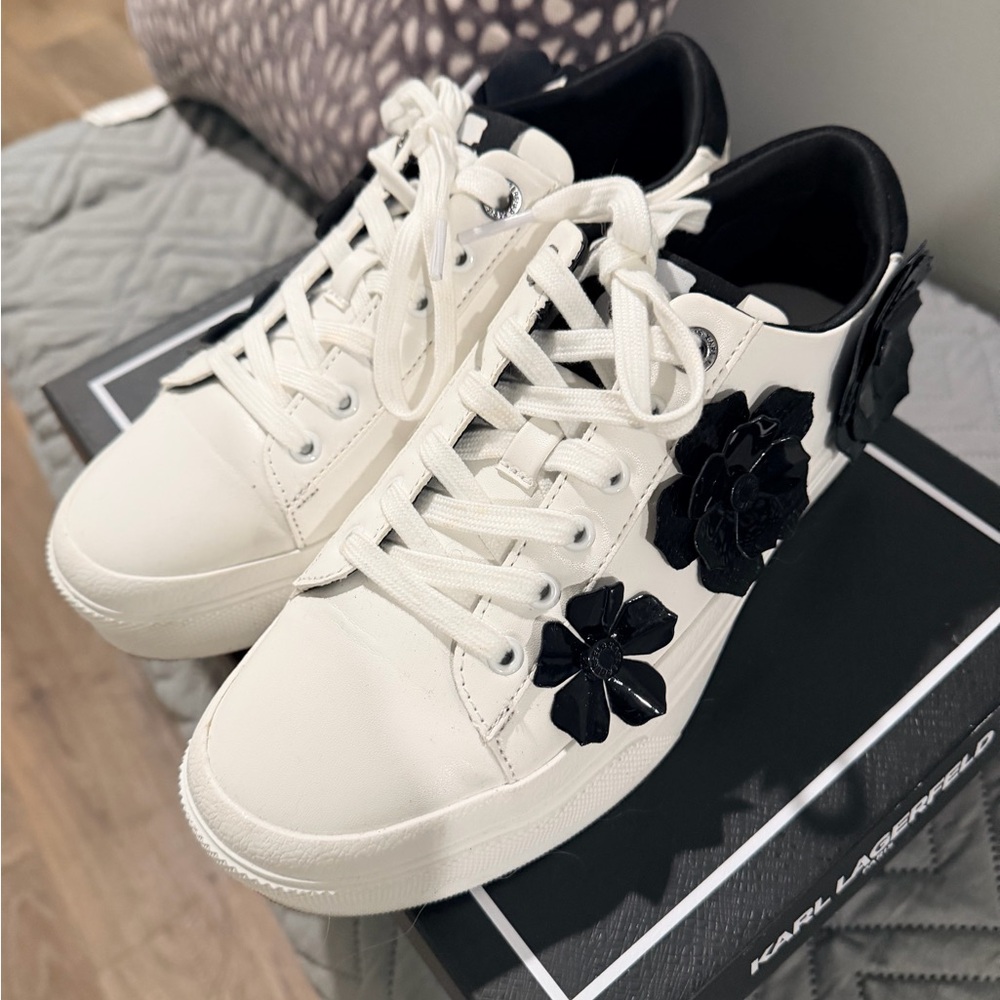 Karl Lagerfeld Women's White and Black Sneakers Size 8